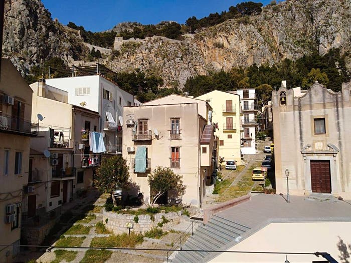 Appartamento trilocale in vendita in Via Umberto I, Centro, Cefalù