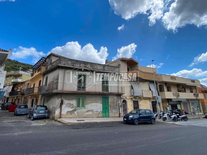 Appartamento quadrilocale in vendita in Via Comunale Camaro, Camaro Superiore, Messina