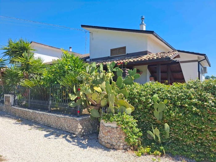 Casa con 6 locali in vendita in Strada Vicinale Capodivalle Superiore, Nereto