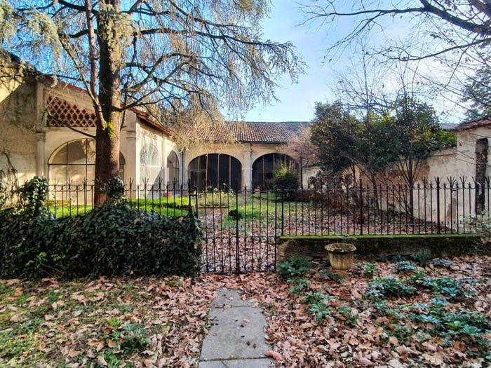 Casa con 6 locali in vendita in Calvenzano