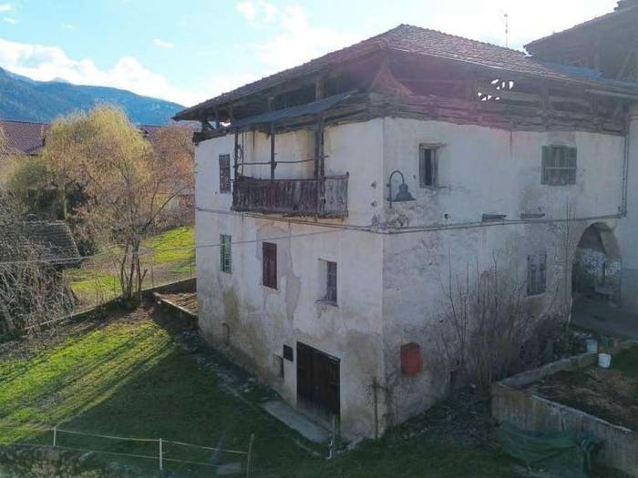 Casa con 6 locali in vendita in via Romana, Caldes