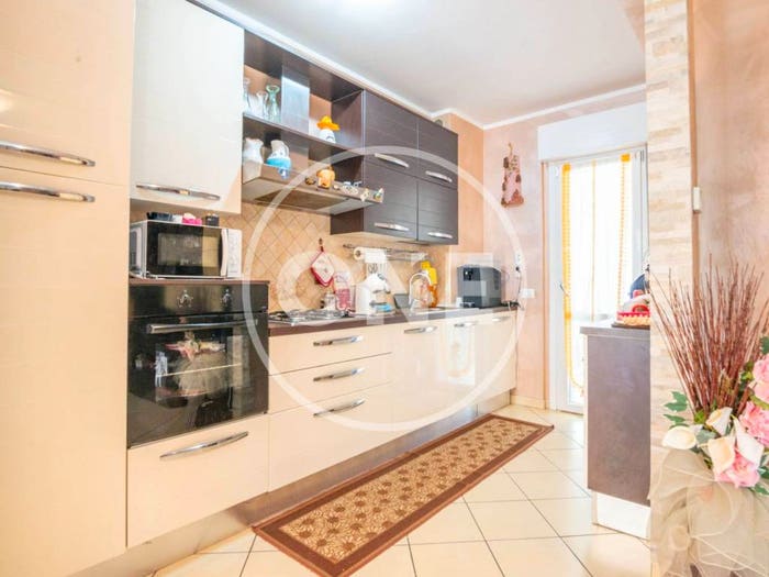 Appartamento trilocale in vendita in Via Bitti, Rocca Cencia, Roma