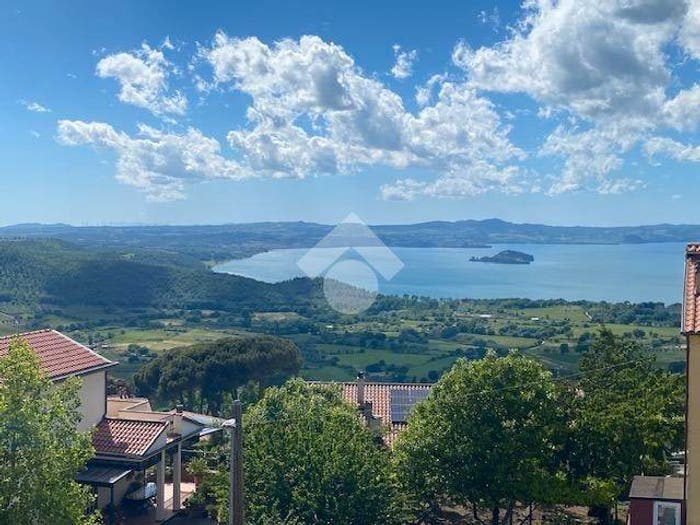 Casa con 6 locali in vendita in Via del Lago, Centro, Montefiascone