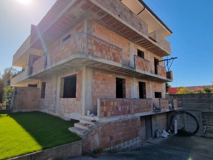 Casa con 6 locali in vendita in Via Eccidio delle Cementare, Mondragone