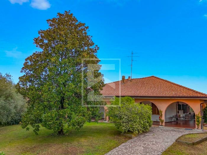 Casa con 6 locali in vendita in via xxv aprile, Moniga del Garda