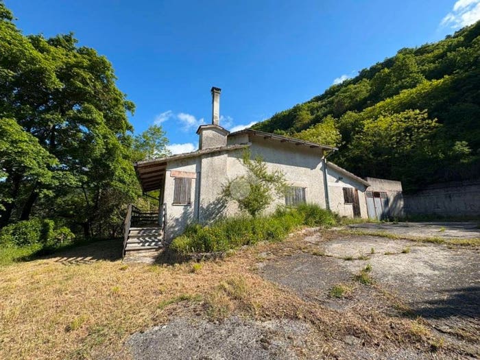 Casa quadrilocale in vendita in Via Flaminia, Cantiano