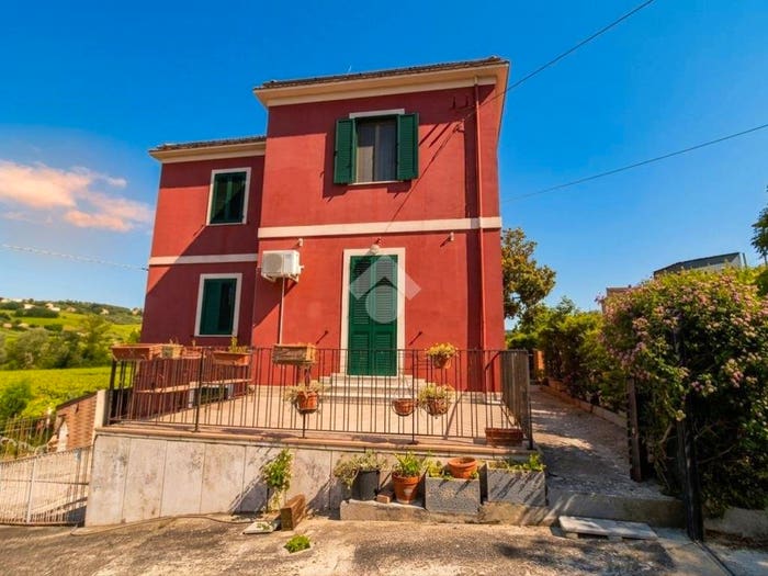 Casa con 6 locali in vendita in Via SS, Villamagna