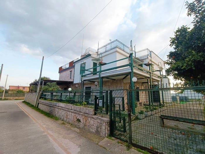 Casa con 6 locali in vendita in Via Giovanni Pascoli, Baia Verde, Castel Volturno