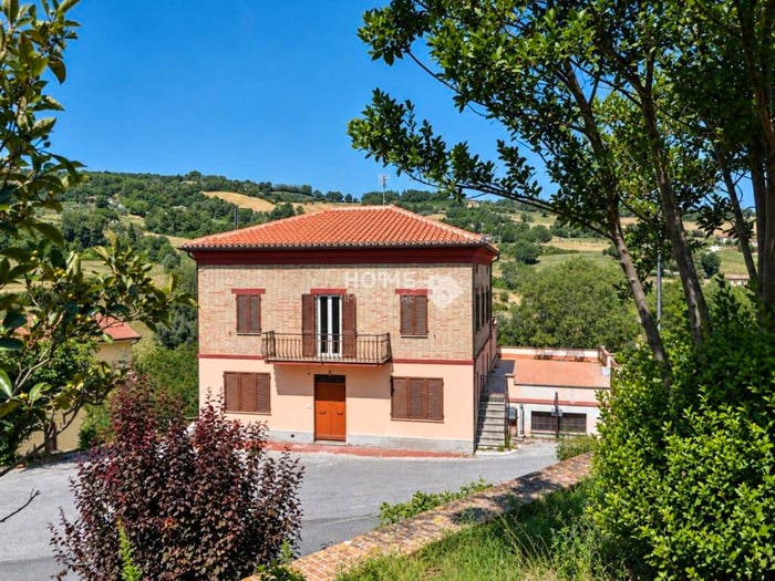 Casa con 6 locali in vendita in Via Campo Fiera, Camporotondo di Fiastrone