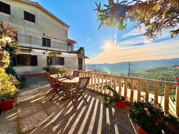 Appartamento quadrilocale in vendita in Strada Cason della Guardia, Porto Maurizio, Imperia
