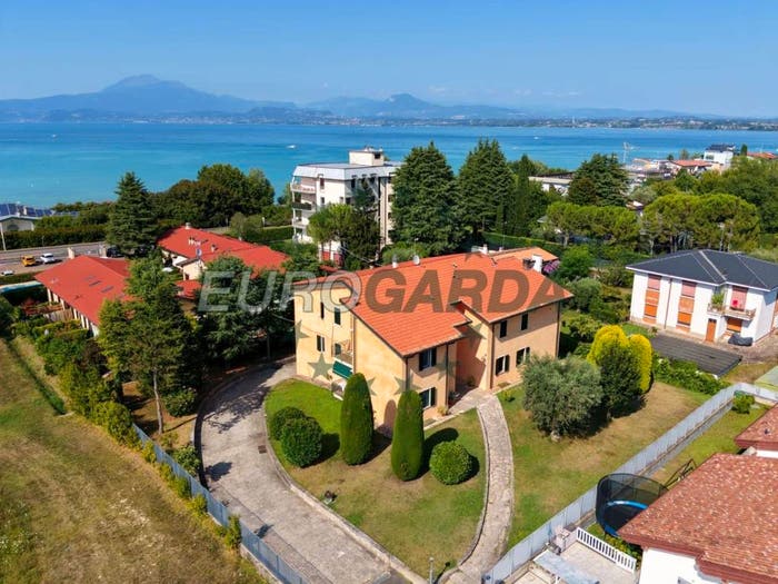 Appartamento trilocale in vendita in Via Lugana, Centro, Peschiera del Garda