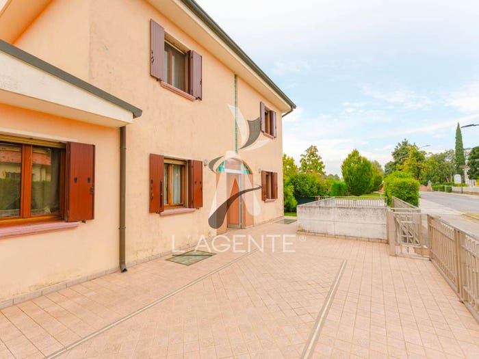 Casa con 6 locali in vendita in Strada Santa Bona Nuova, Santa Bona Nuova, Treviso