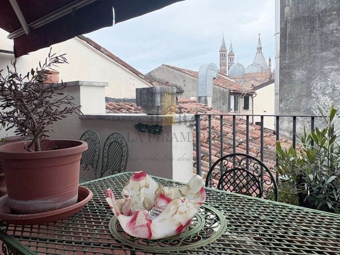 Appartamento trilocale in vendita in PADOVA CENTRO STORICO SANTO RIF, Santo, Padova