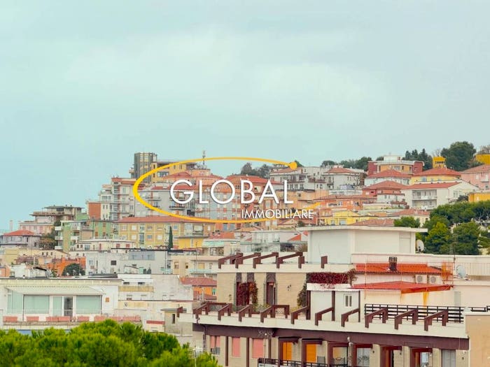 Appartamento con 5 locali in vendita in Adriatico, Ancona