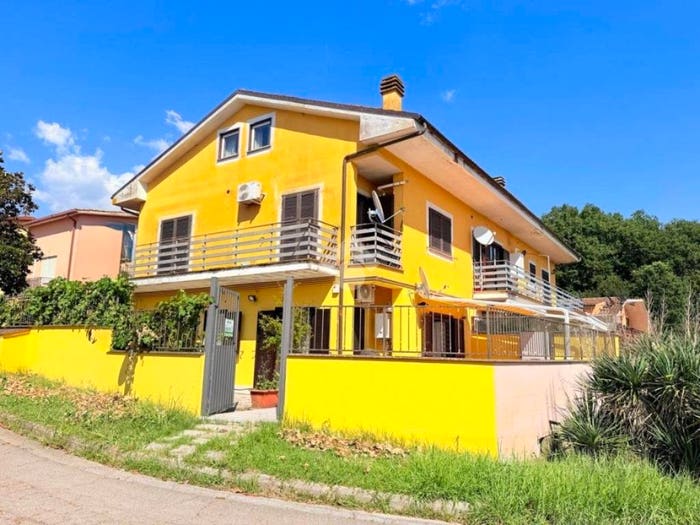 Appartamento trilocale in vendita in Via del porto, Gavignano Sabino, Forano