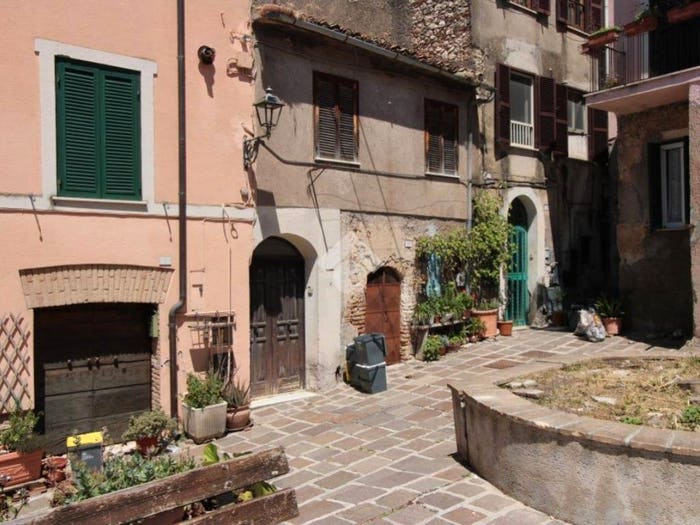 Appartamento trilocale in vendita in Via del campanile, Montopoli In Sabina, Montopoli di Sabina