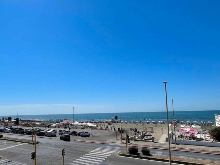 Appartamento trilocale in vendita in Via del Bucintoro, Ostia Levante, Roma