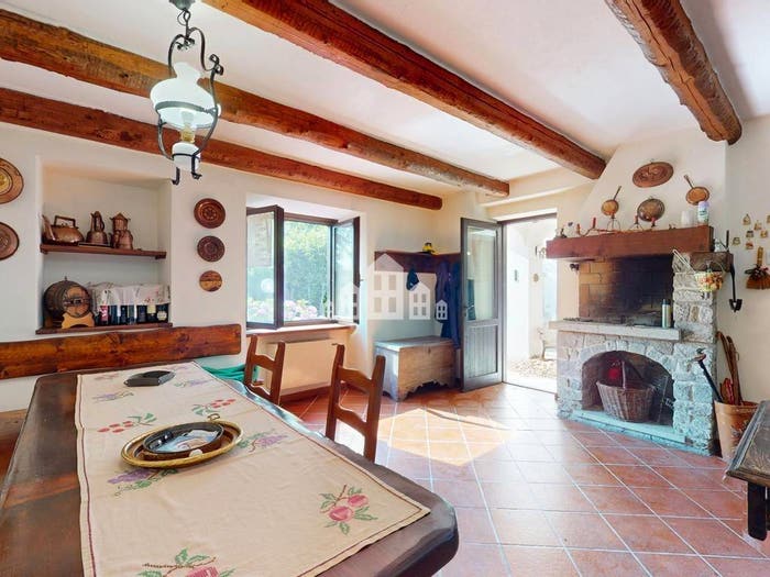 Casa con 6 locali in vendita in Via rueglio, Valchiusa