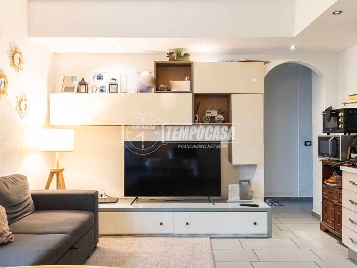 Appartamento bilocale in vendita in Via Privata Garzonio, Centro, Inverigo