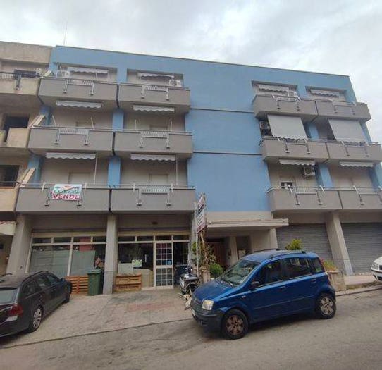 Appartamento con 6 locali in vendita in Via Pietro Merra, Montelepre