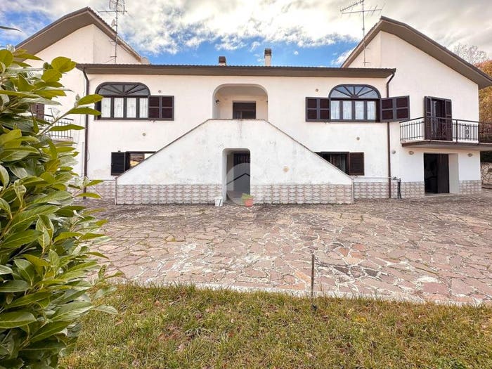 Casa quadrilocale in vendita in Via Roio, Genzano Sassa, L'Aquila