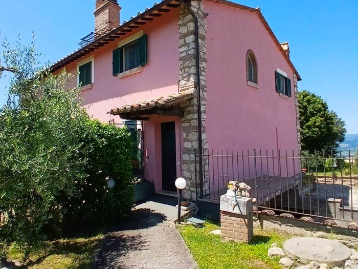 Casa quadrilocale in vendita in Via Poggio Vecchio, Centro, Guardea