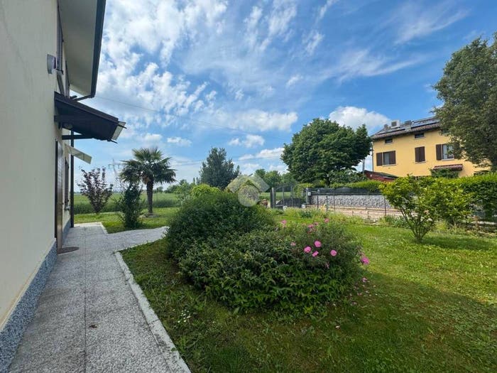 Casa con 5 locali in vendita in via Nonantolana, Torrazzi, Modena