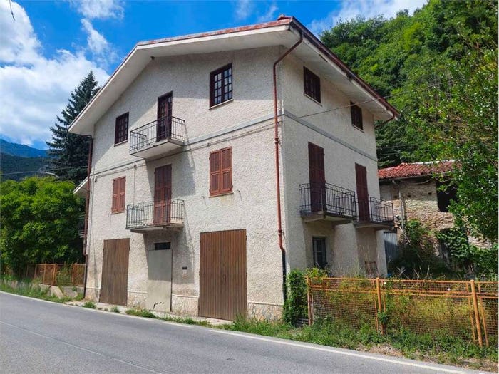 Casa con 5 locali in vendita in Frazione Isola Perosa, Ormea