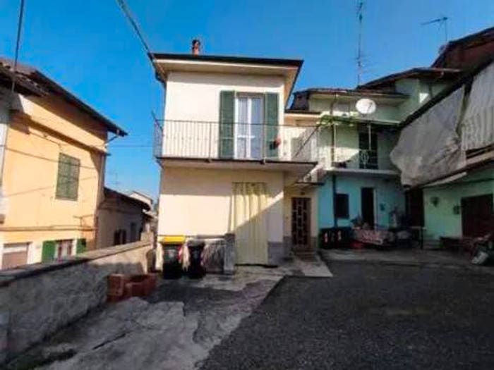 Casa con 5 locali in vendita in Via Cavour, Villalvernia