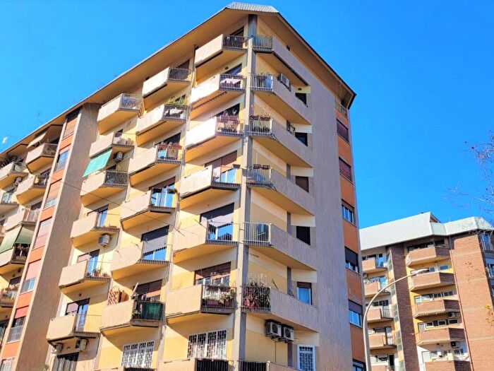 Appartamento quadrilocale in vendita in Via Rosa Guarnieri Carducci, Garbatella, Roma