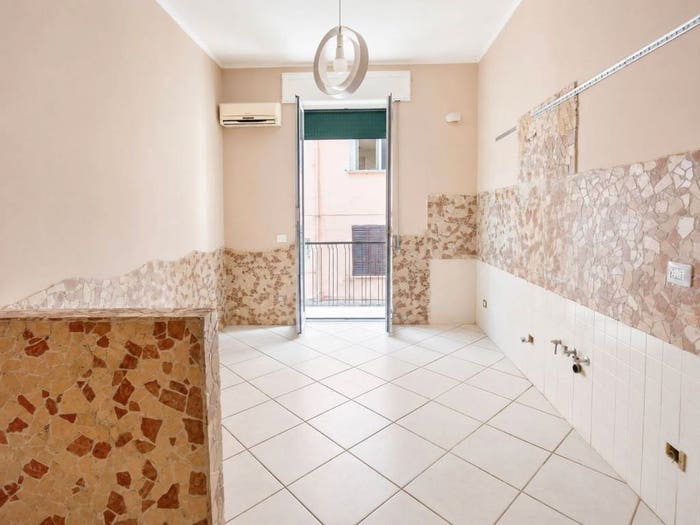 Appartamento trilocale in vendita in Calata Capodichino, Capodichino, Napoli