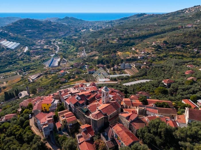 Appartamento bilocale in vendita in Via Monsignor Vincenzo Bracco, Piani Torrazza, Imperia