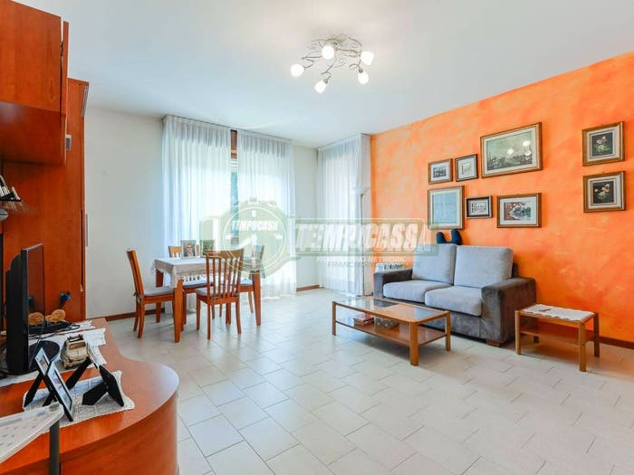 Appartamento trilocale in vendita in Via Papa Giovanni XXIII, Centro, Bernareggio