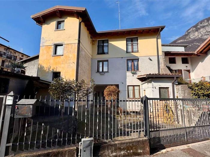Casa trilocale in vendita in Vicolo Valle, Centro, Costa Volpino