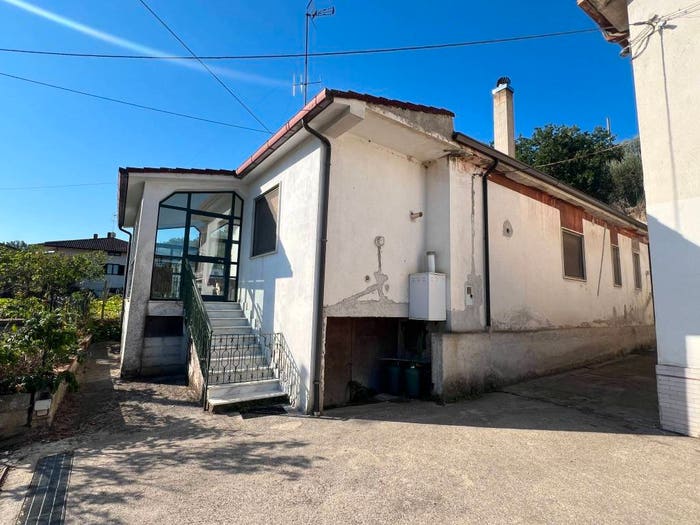 Casa quadrilocale in vendita in Via Medina, Medina, Sant'Angelo a Cupolo