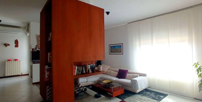 Casa con 18 locali in vendita in Via Marina, Perugia