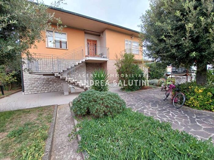 Casa con 6 locali in vendita in Santa Lucia La Borra, Pontedera