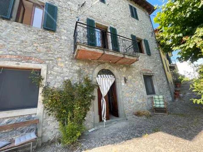 Casa con 5 locali in vendita in Brucciano SNC, Molazzana