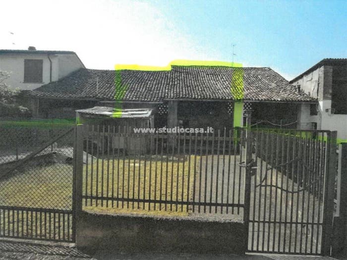 Casa quadrilocale in vendita in Via Diaz, Centro, Crespiatica