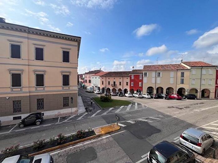 Appartamento trilocale in vendita in Via martiri di belfiore, Centro, Quistello