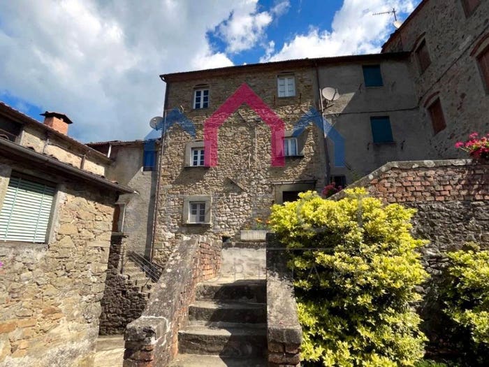 Casa con 6 locali in vendita in Casabasciana, Bagni di Lucca