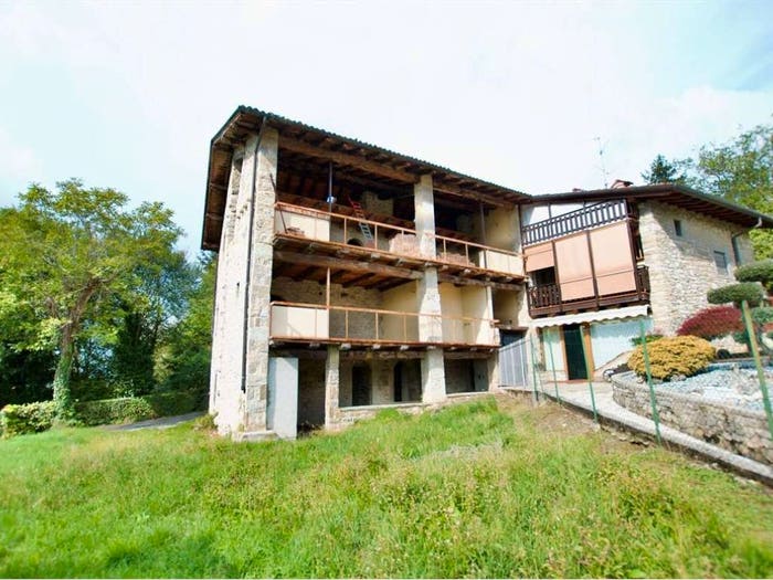 Casa con 6 locali in vendita in Via Castello, Ponteranica