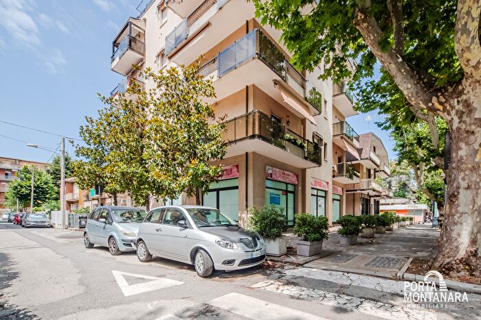 Appartamento con 5 locali in vendita in Viale Tripoli, Rimini