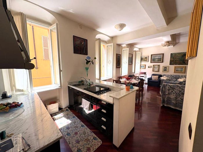 Appartamento trilocale in vendita in Borgo Santa Chiara d'Assisi, Centro Storico, Parma