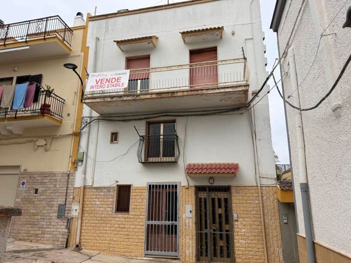Appartamento con 5 locali in vendita in Via Tre Fonti SNC, Centro, Ginosa
