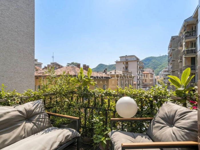 Appartamento quadrilocale in vendita in Via Rezzonico, Sant'Agostino, Como