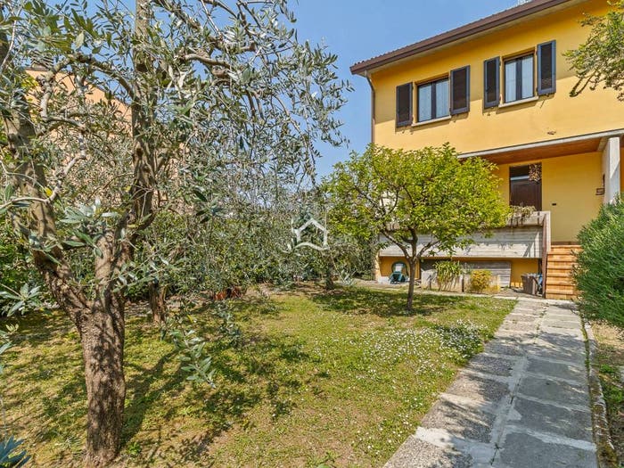 Casa quadrilocale in vendita in Via I Maggio, Moniga del Garda