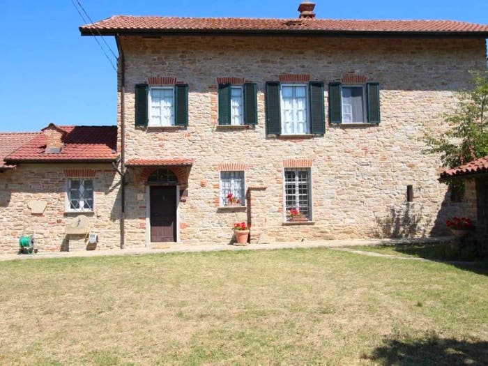 Casa con 5 locali in vendita in Perletto