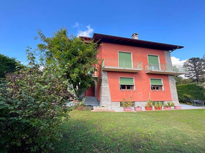 Casa con 6 locali in vendita in Centro, Dronero