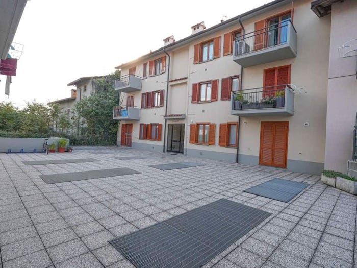 Appartamento trilocale in vendita in via Rocca, Presezzo